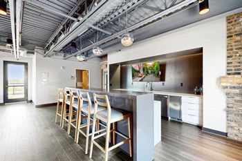 Rooftop indoor/outdoor sky deck